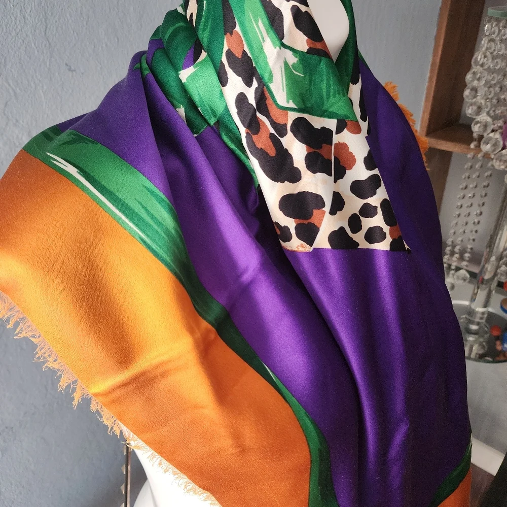 Silk Silk Baby~ Christian Dior Pop of Color!🐆 - Picture 3 of 8